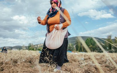 FEMİNİZM DERKEN NEYİ KASTETTİ BU FİDANLI KADINLAR?