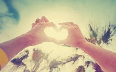 SEVGİ HERKESİN DİLİNDE