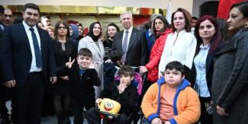 YEREL YÖNETİMLERDE ENGELLİ BİREYLERE YÖNELİK HİZMET MODELİ ÖNERİSİ