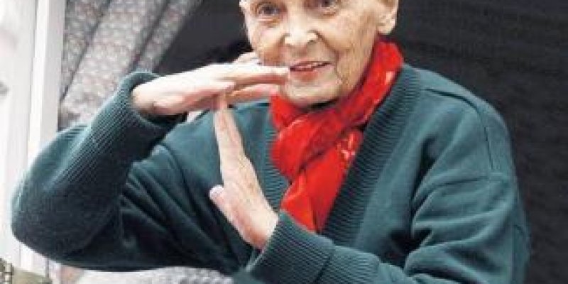 TÜRKÂN SAYLAN Son Hükümetin, Bağnaz kesimin değerini bilmediği ve Değer Biçemeyeceği Kadın