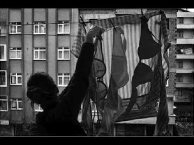 UYUMSUZ KADINLARI İNCİTMEYİNİZ