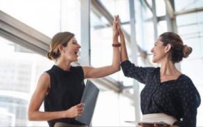 KADIN KANATLANIRSA...