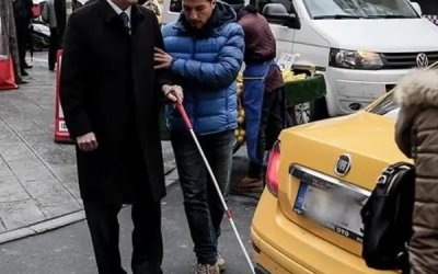 BİR ENGELLİYE RASTLAYINCA