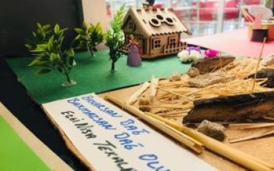 KADINDA SÖZ İZLERİ